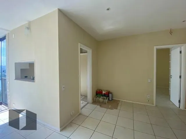 Unfurnished apartment with a glass-enclosed balcony — photo 15
