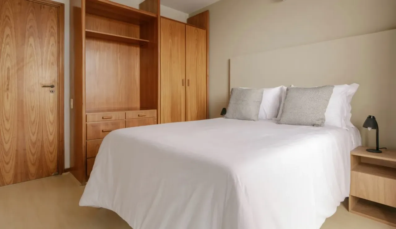 Furnished apartment with open-plan kitchen and 2 bedrooms — photo 9