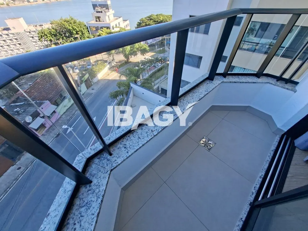 Studio with a glassed-in balcony and open-plan kitchen — photo 149