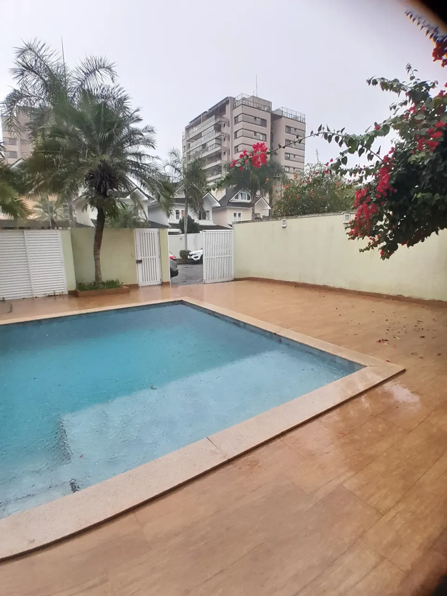 House with 4 en-suite bedrooms and 3 parking spots — photo 44