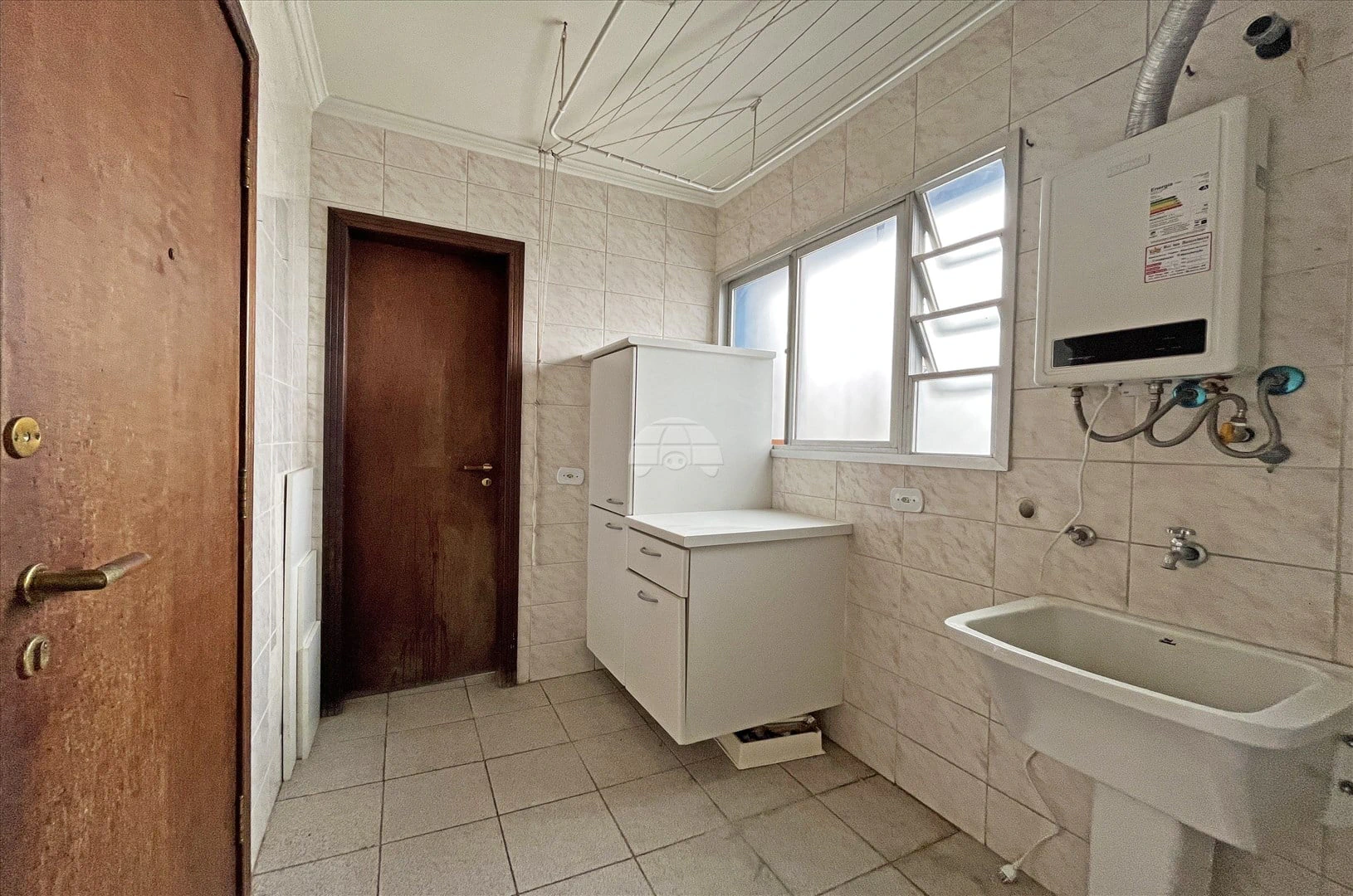 3-bedroom apartment with wood or laminate floors in Curitiba — photo 19