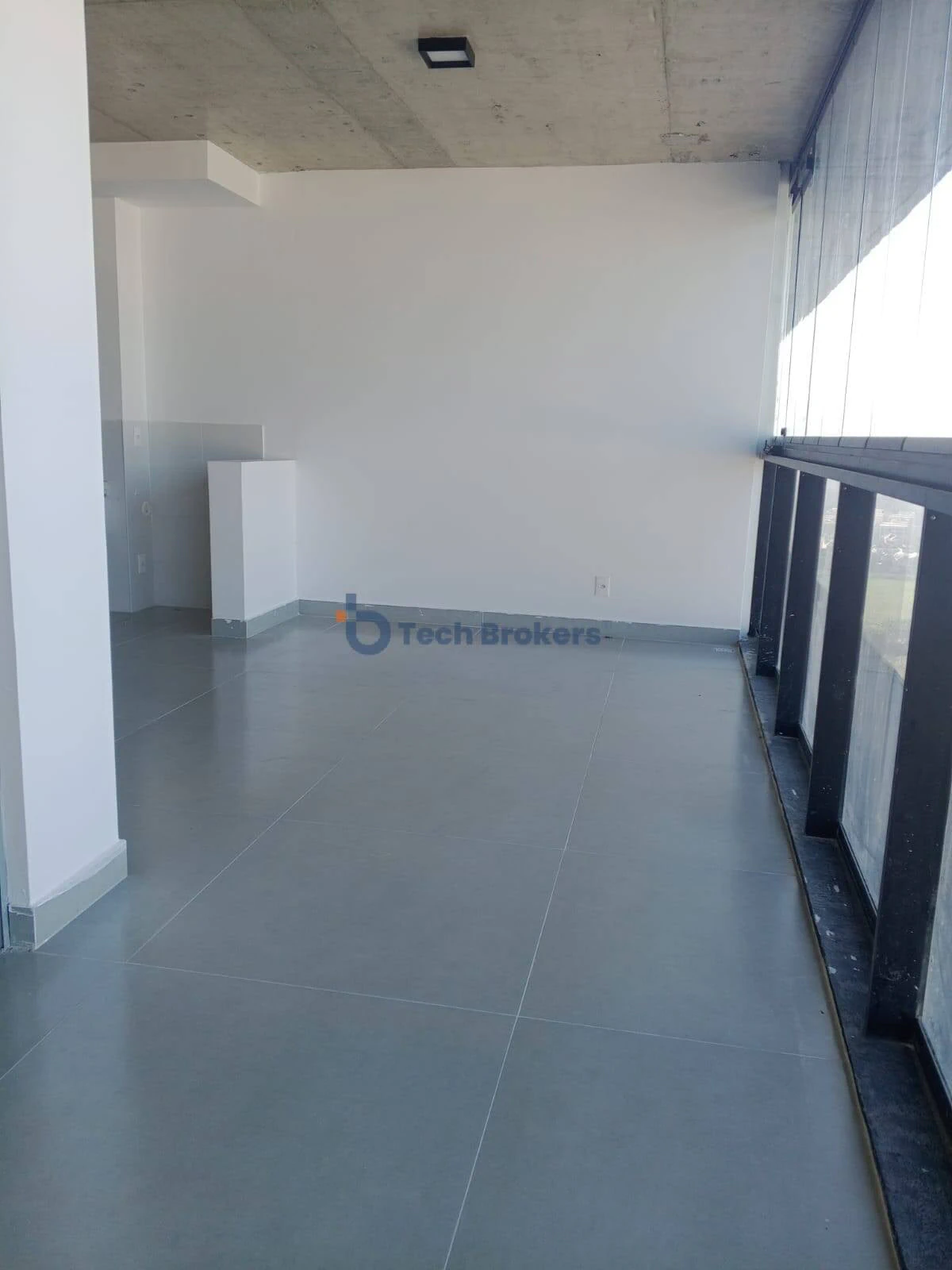 Apartment, 83 m², with a glass-enclosed balcony — photo 9