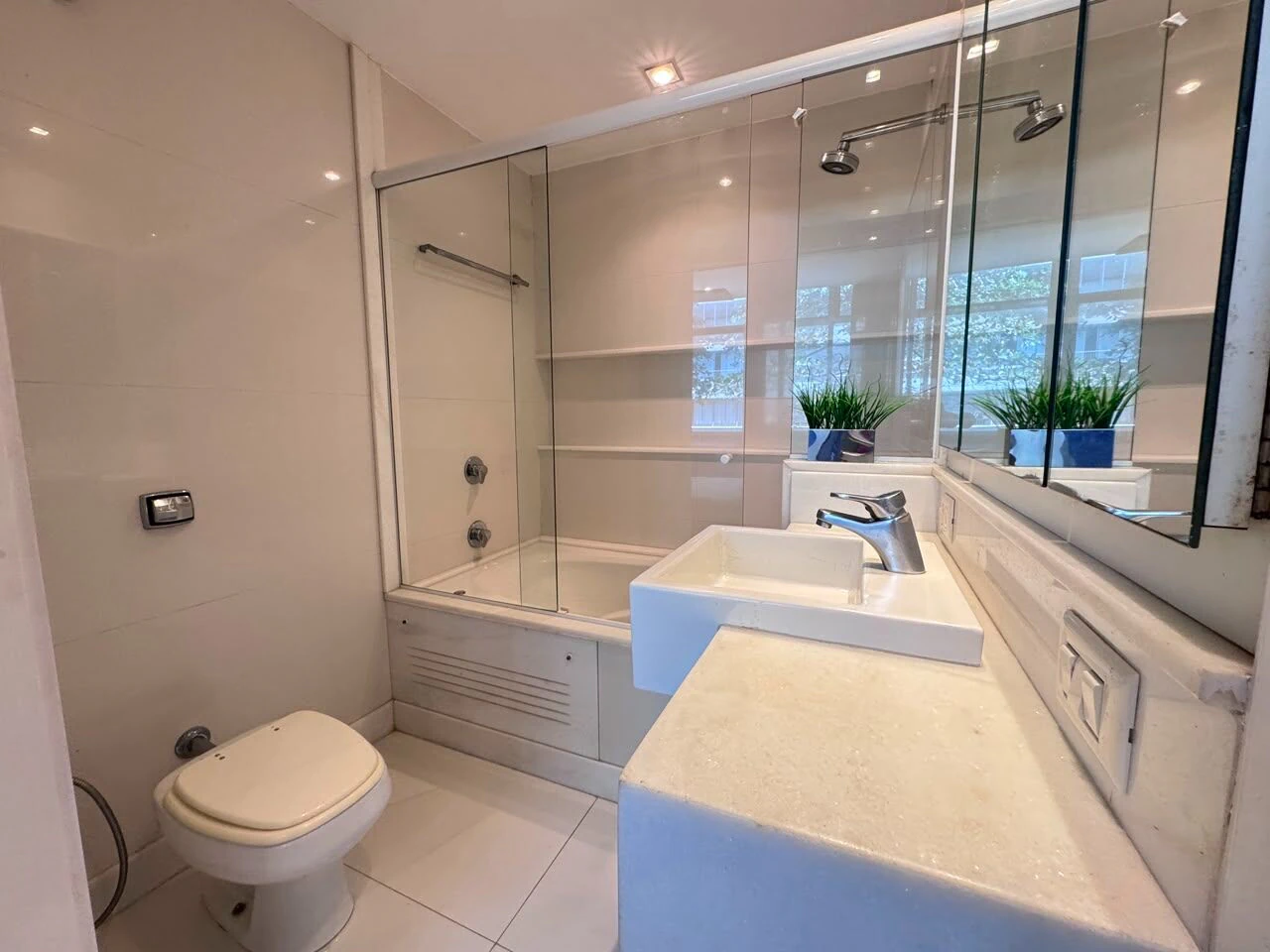 Apartamento amueblado de 4 dormitorios con 3 suites y 200 m² — photo 21