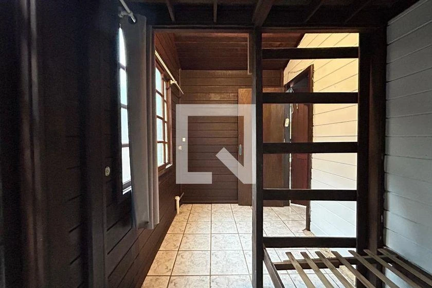 Balcony with a grill in a 3-bedroom house, 100 m² — photo 40