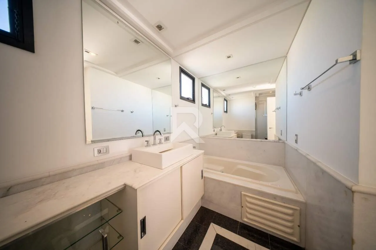 151 m² apartment with 3 bedrooms and 2 parking spots — photo 9