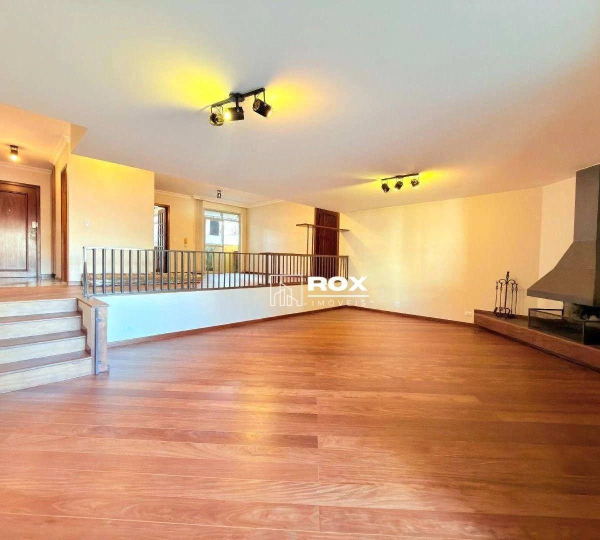 Furnished apartment, 170 m², with a glass-enclosed balcony — photo 26