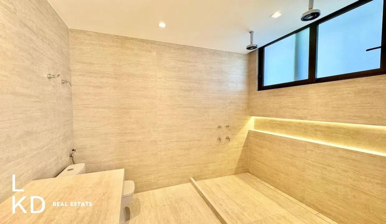 Linear penthouse 460 m² with floor-to-ceiling windows — photo 12