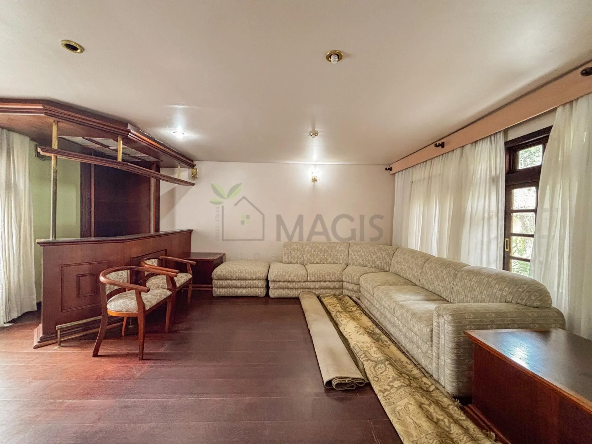 House with 5 bedrooms and 13 parking spaces across 2 floors — photo 42