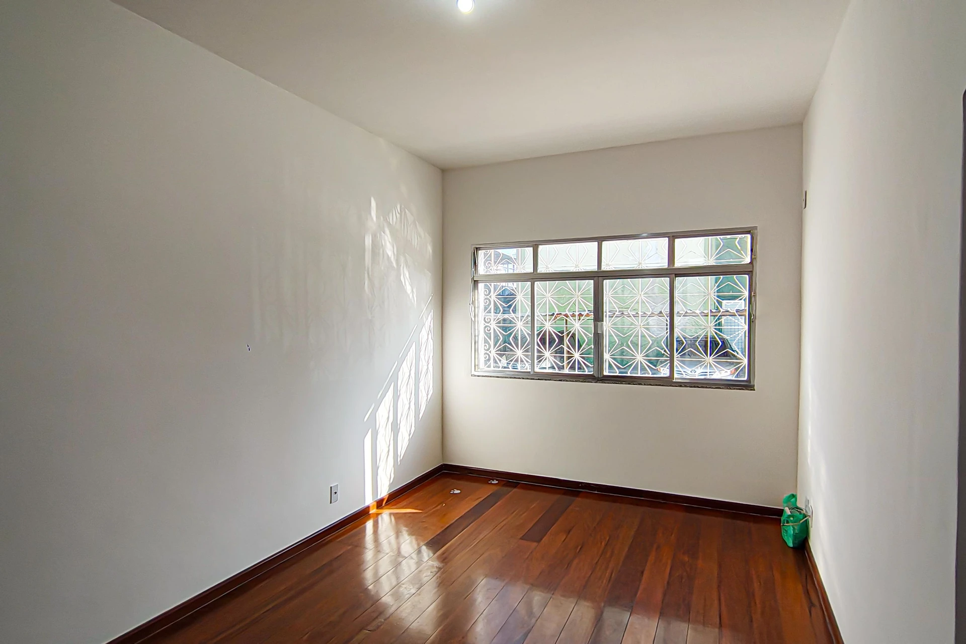 Деревянный пол или ламинат и 2 спальни: квартира 70 м² — photo 4