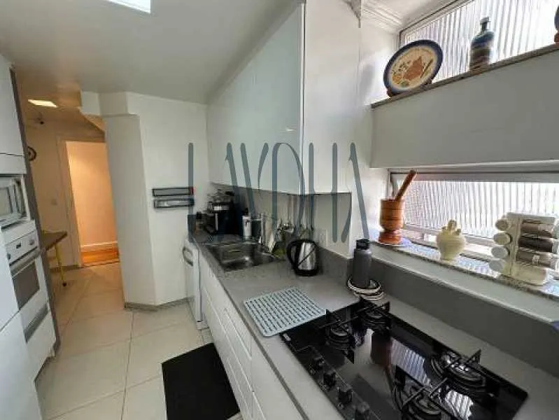 Furnished apartment with 4 bedrooms and 5 bathrooms — photo 11
