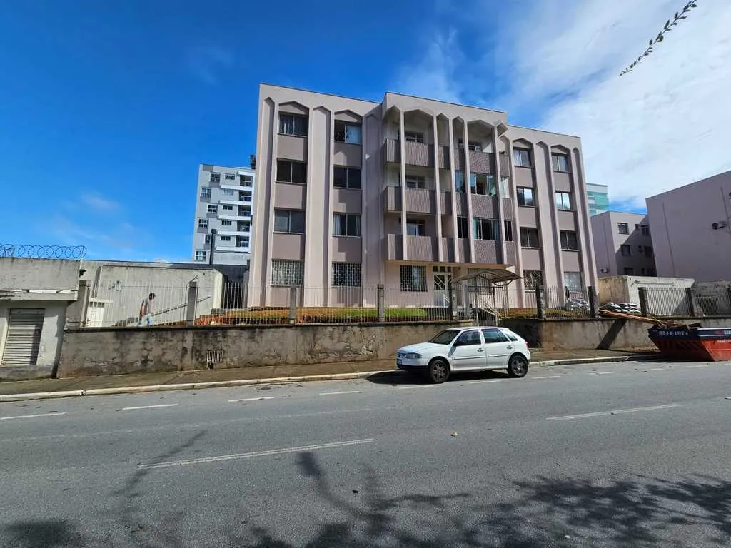 Apartamento de 3 dormitorios en el 2º piso con plaza