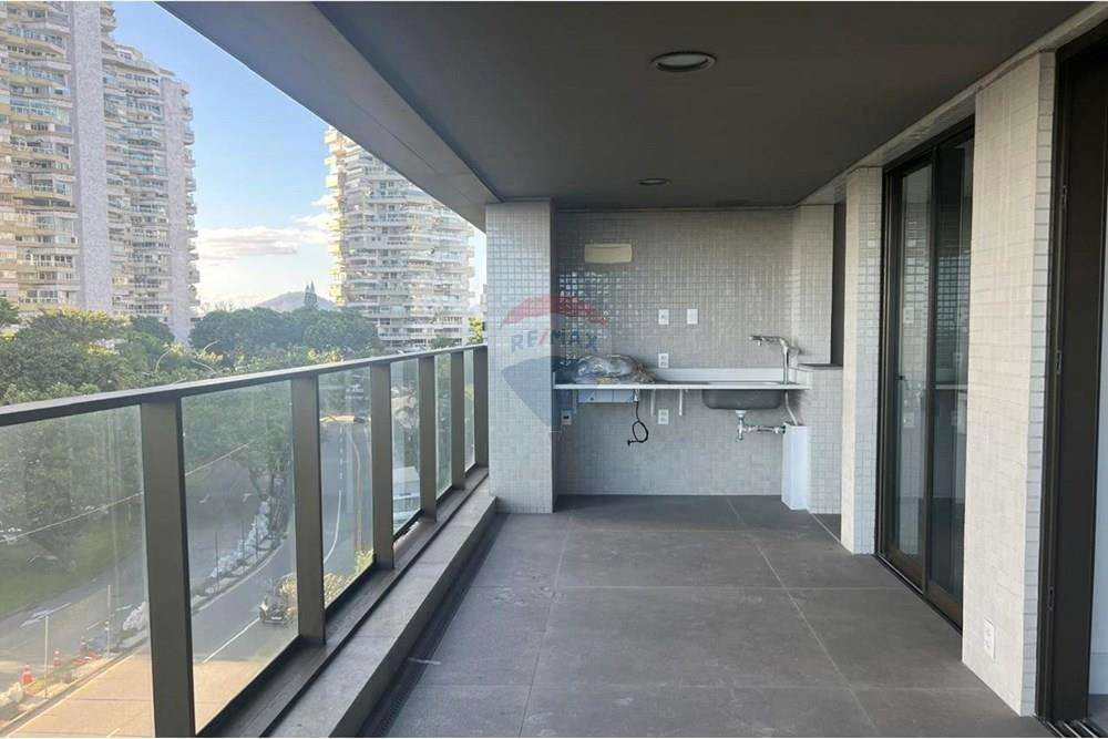 150 m² apartment with 3 en-suite bedrooms and parking — photo 16