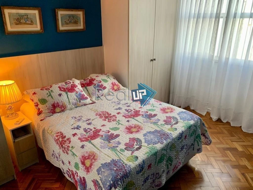 Wood or laminate floors in a 2-bedroom apartment, 80 m² — photo 8