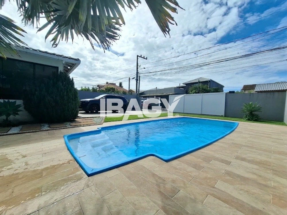 3-bedroom house with a private pool — photo 10