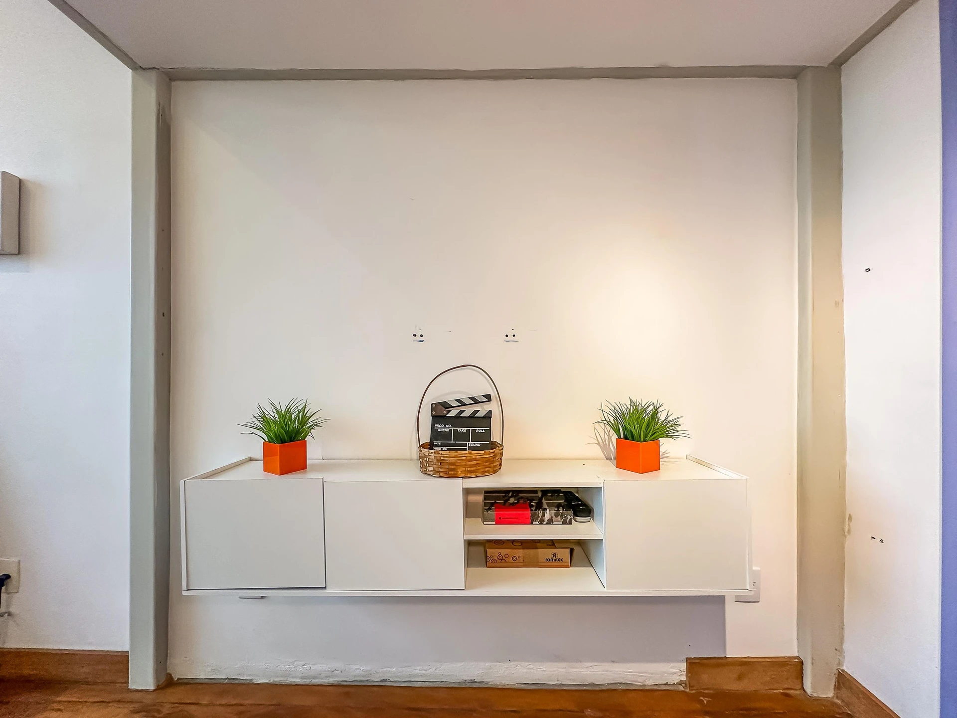 Furnished studio, 30 m², with floor-to-ceiling windows — photo 24