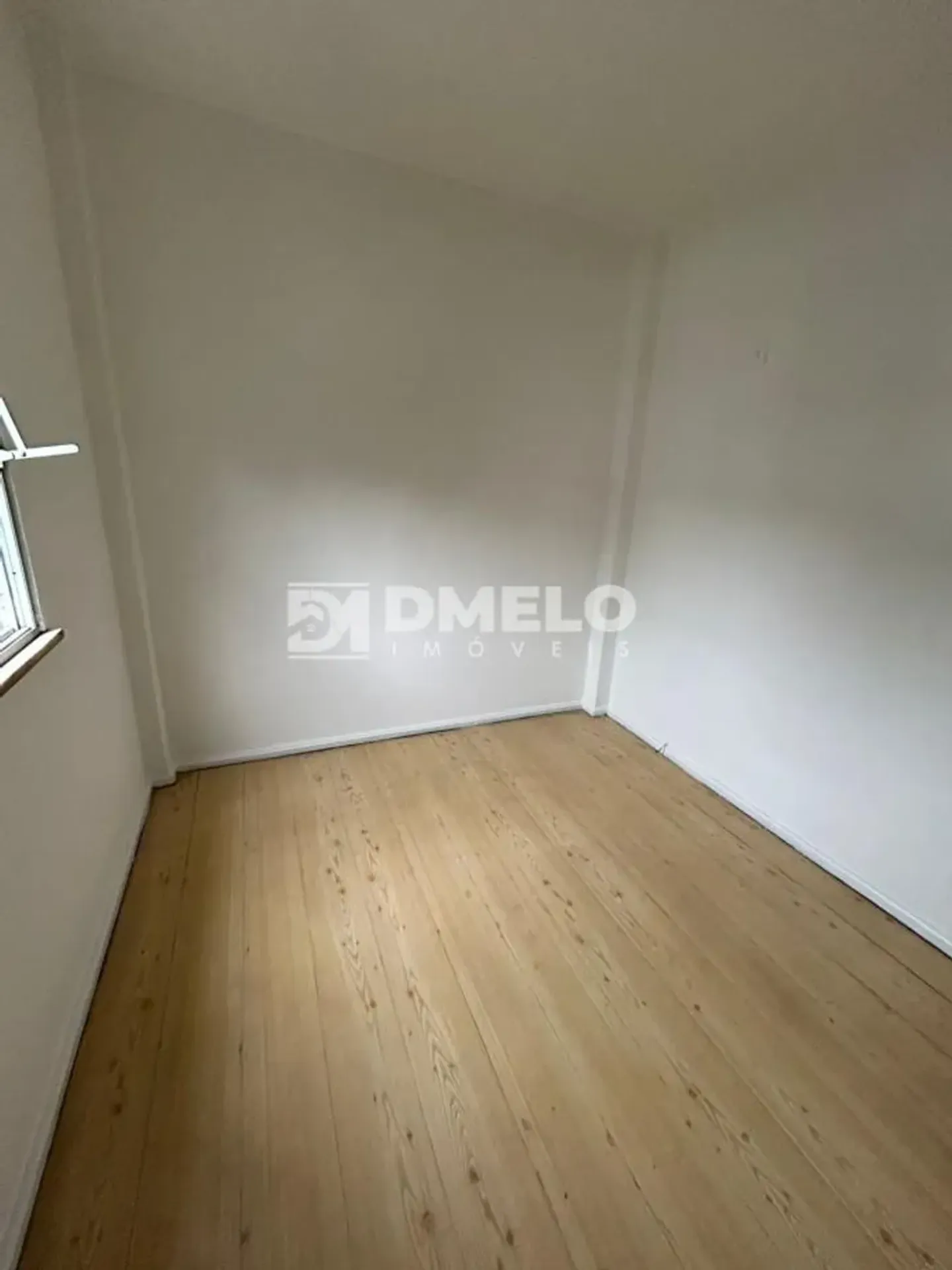 2-bedroom apartment with a separate kitchen and living room — photo 7