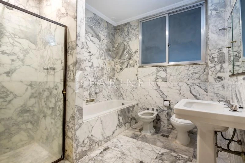 248 m² apartment with 3 bedrooms and 4 bathrooms — photo 21