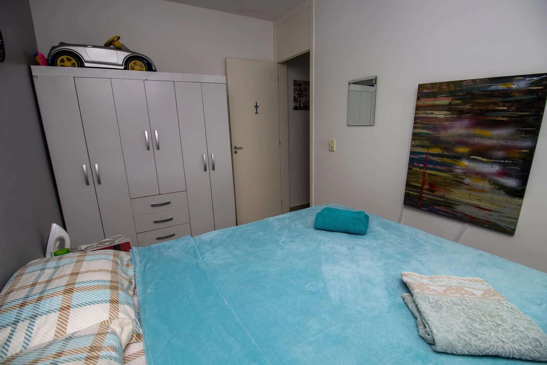 Furnished 2-bedroom apartment with gym in the condo — photo 10