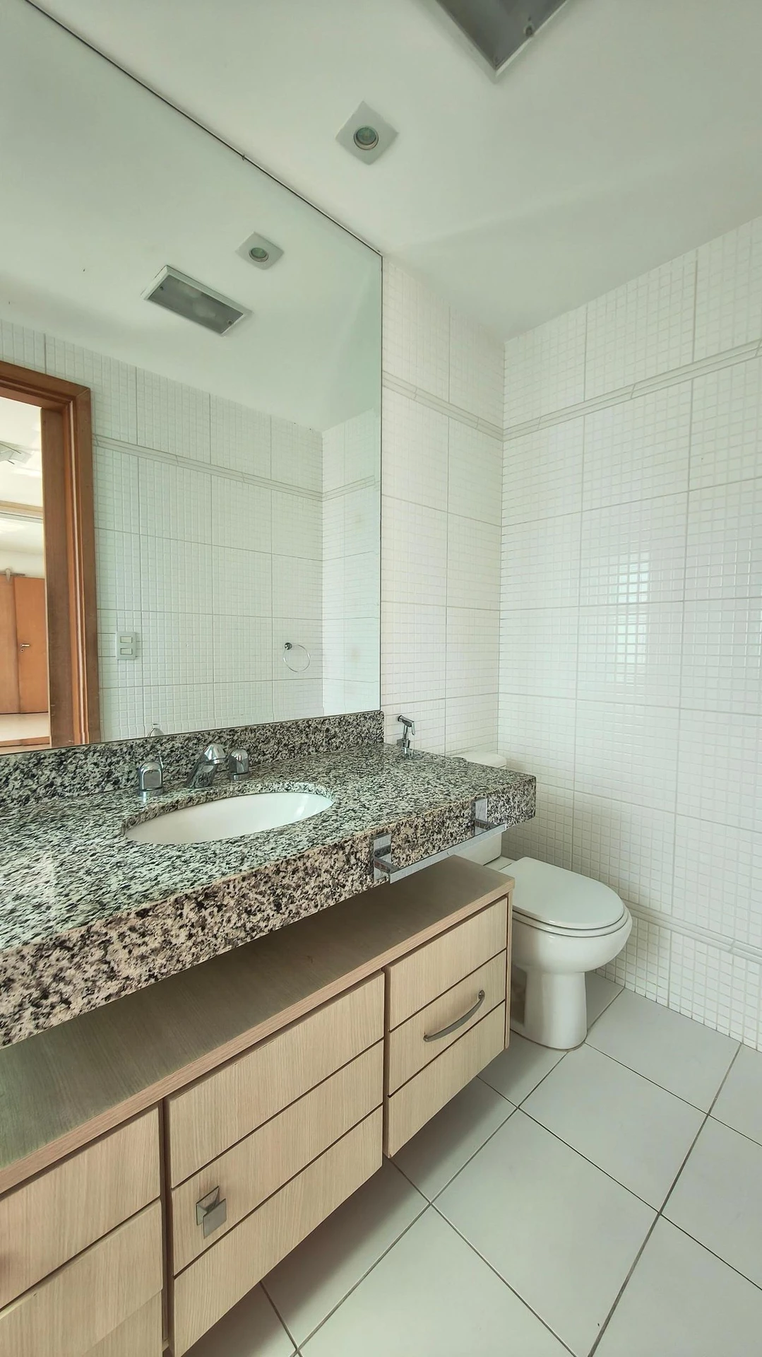 Apartamento com 3 suítes e fogão a gás na cozinha — photo 29