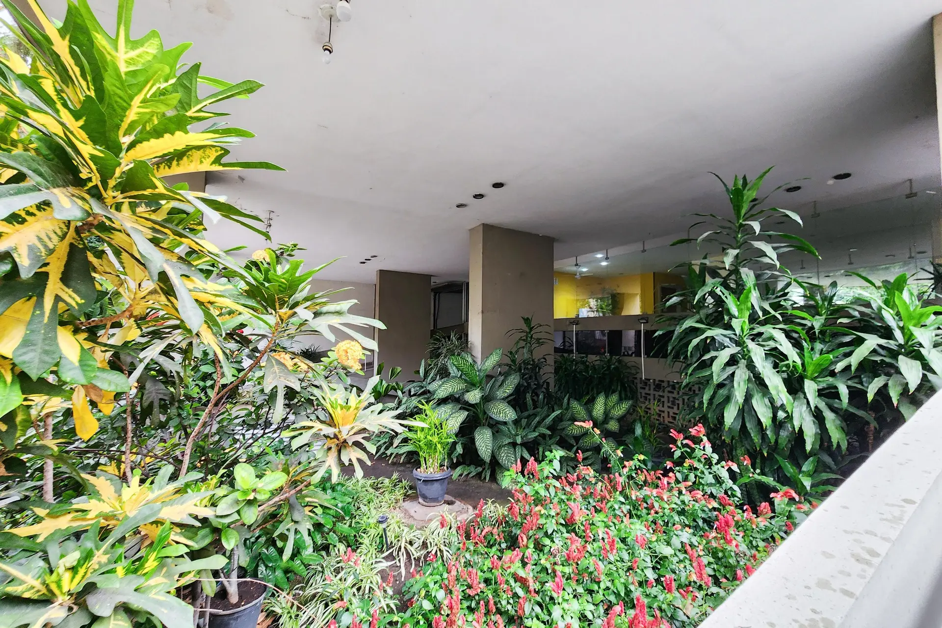 2-bedroom apartment in a building with a pool — photo 52