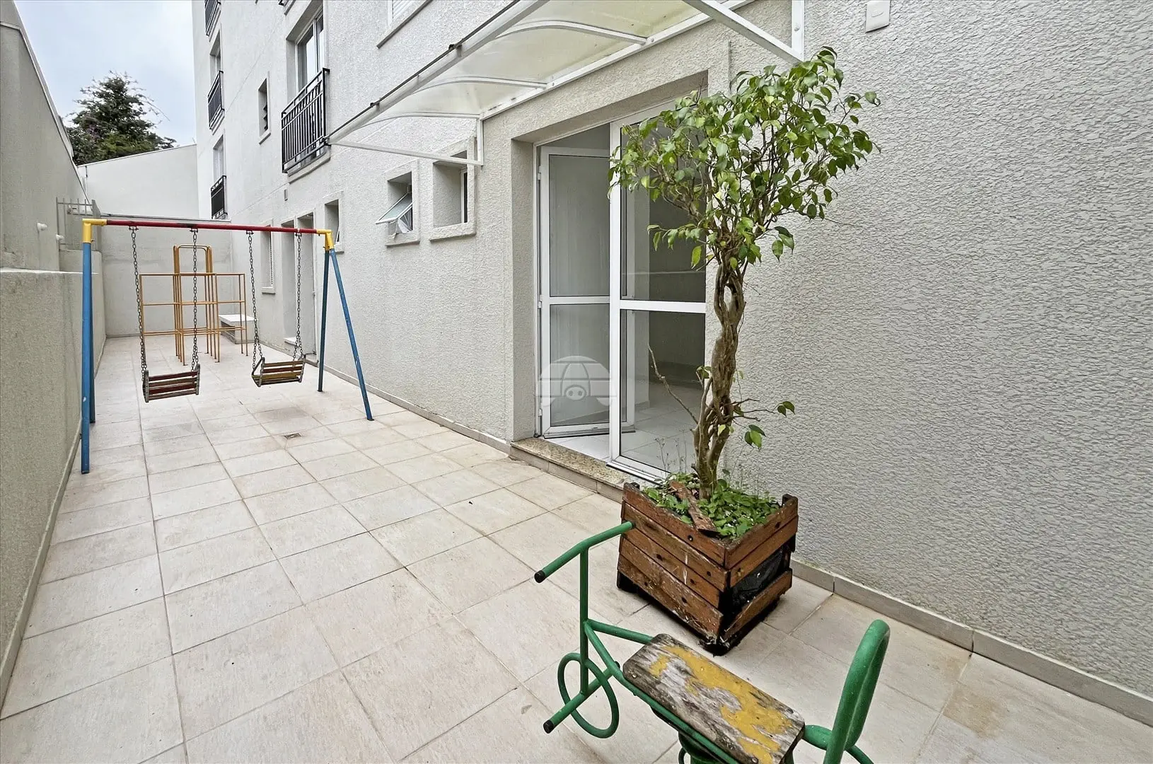 Apartment, 150 m², with wood or laminate floors — photo 12