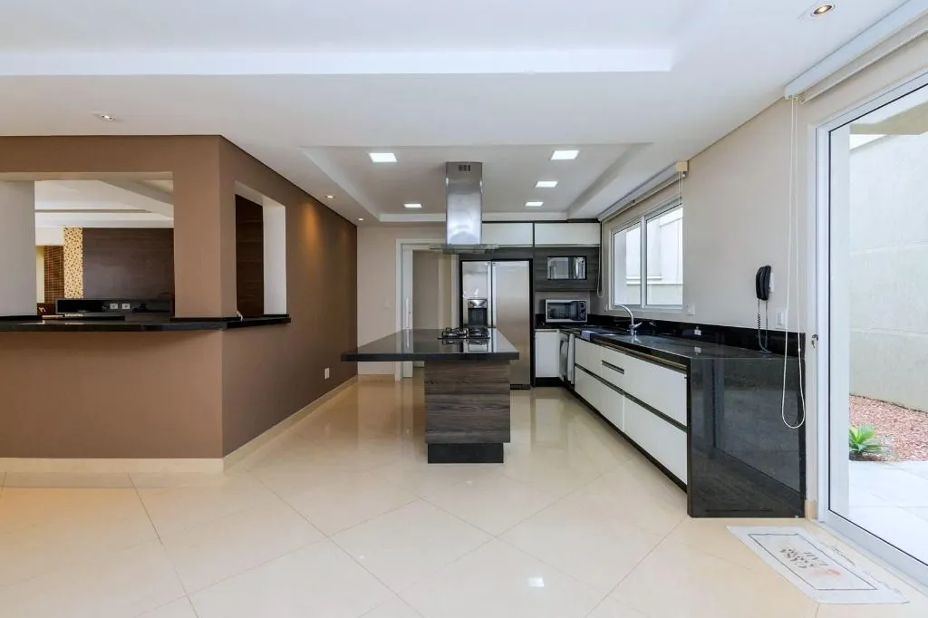 Furnished house 649 m² with 4 en-suite bedrooms — photo 21