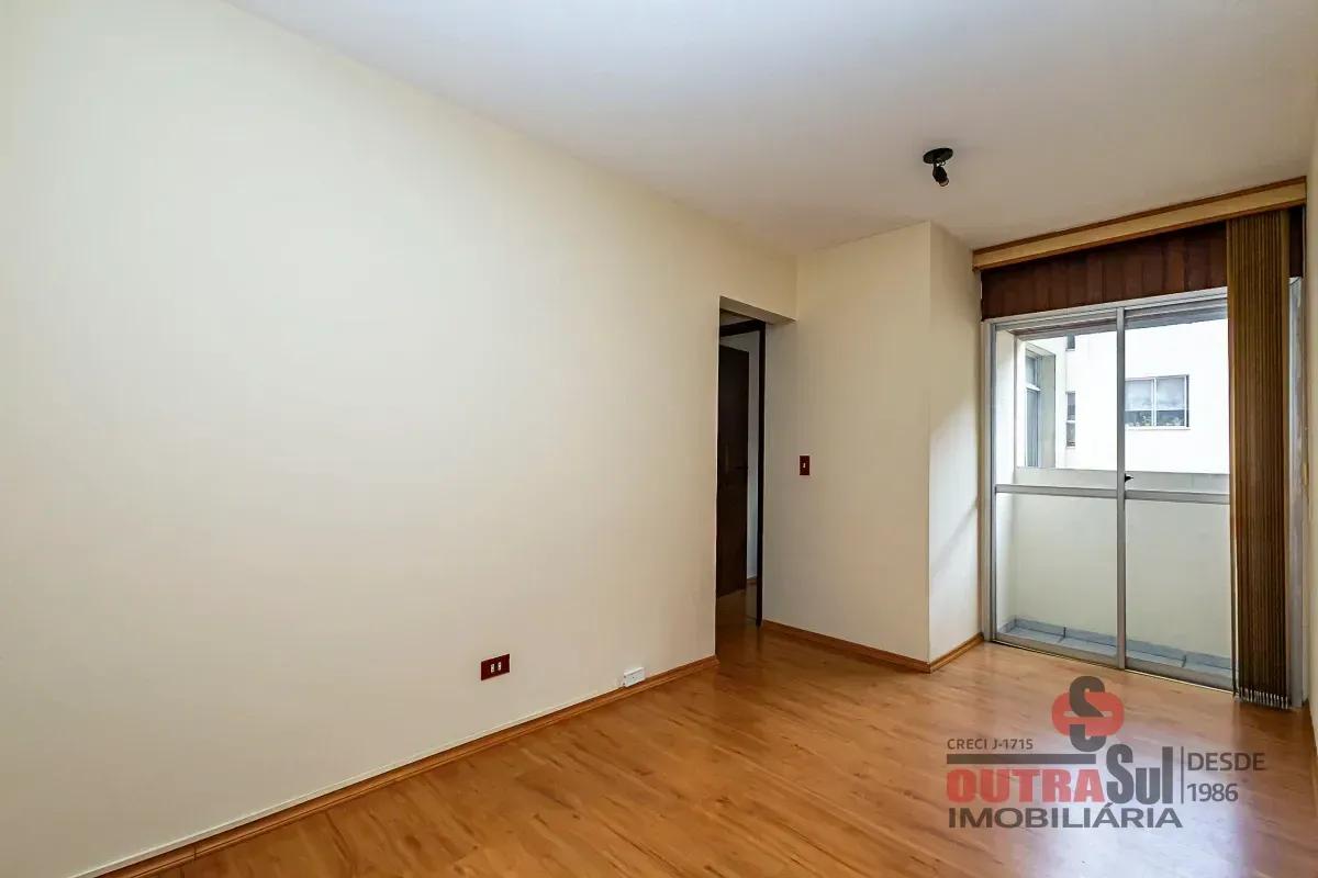 Wood or laminate floors in a 2-bedroom apartment, 41 m² — photo 5