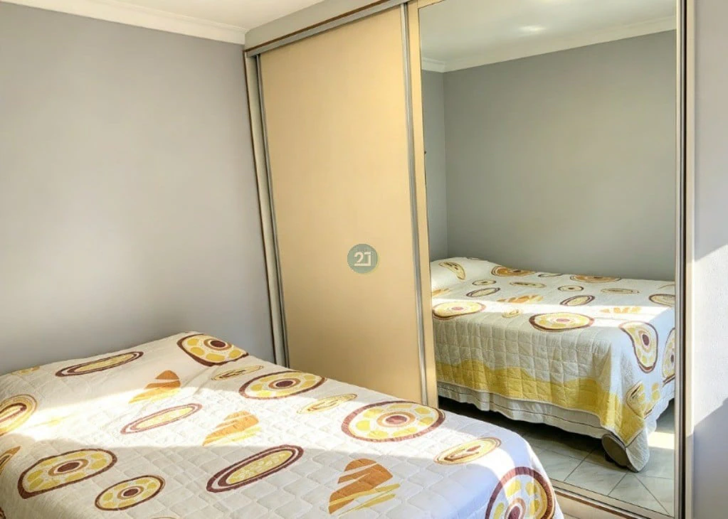 Glass-enclosed balcony in a 3-bedroom apartment, 98 m² — photo 15