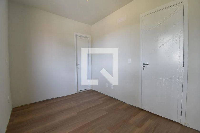 Balcony with a grill in a 3-bedroom apartment, 64 m² — photo 6