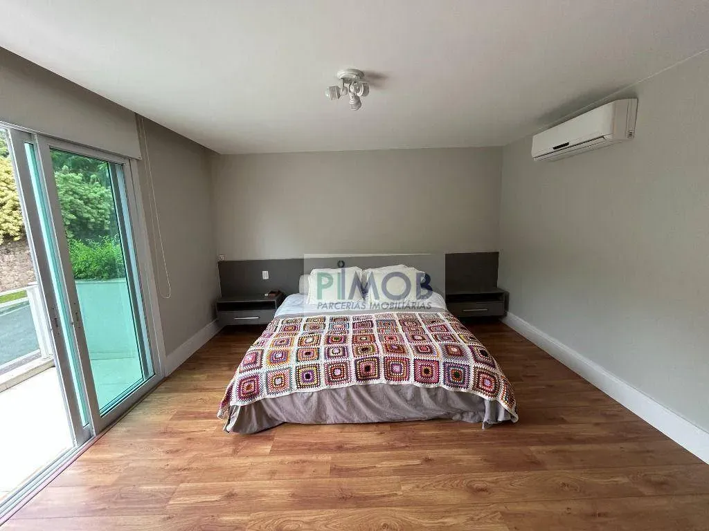 Casa mobiliada com 3 quartos e 5 banheiros, 550 m² — photo 40