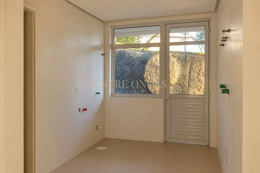 718 m² house with a water view and floor-to-ceiling windows — photo 22