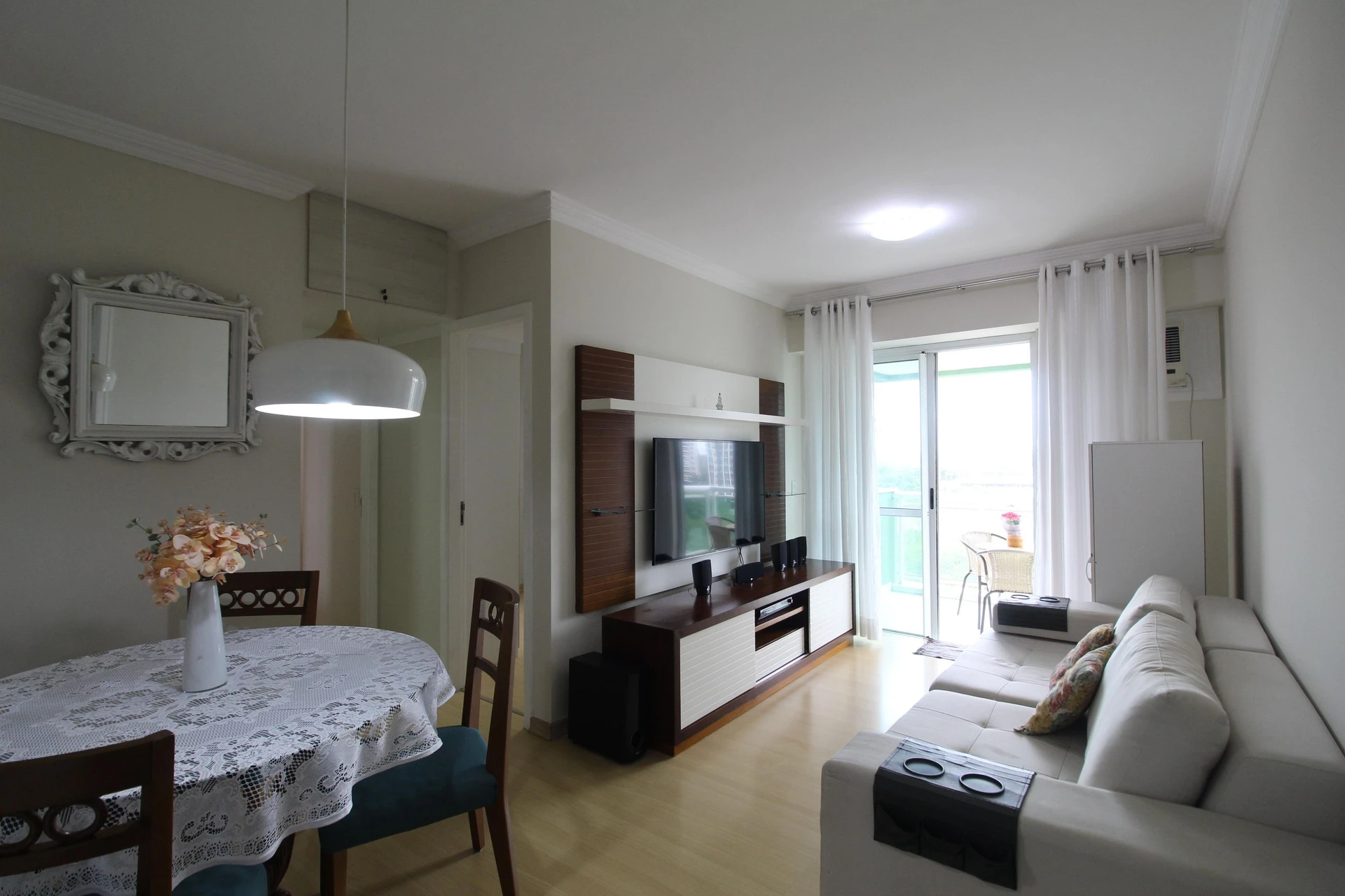 Apartamento com 2 quartos e varanda, 2 banheiros