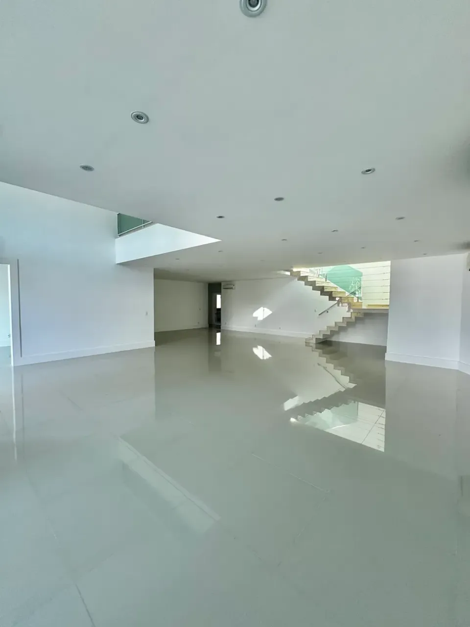 Unfurnished house with 5 bedrooms and 5 bathrooms — photo 16
