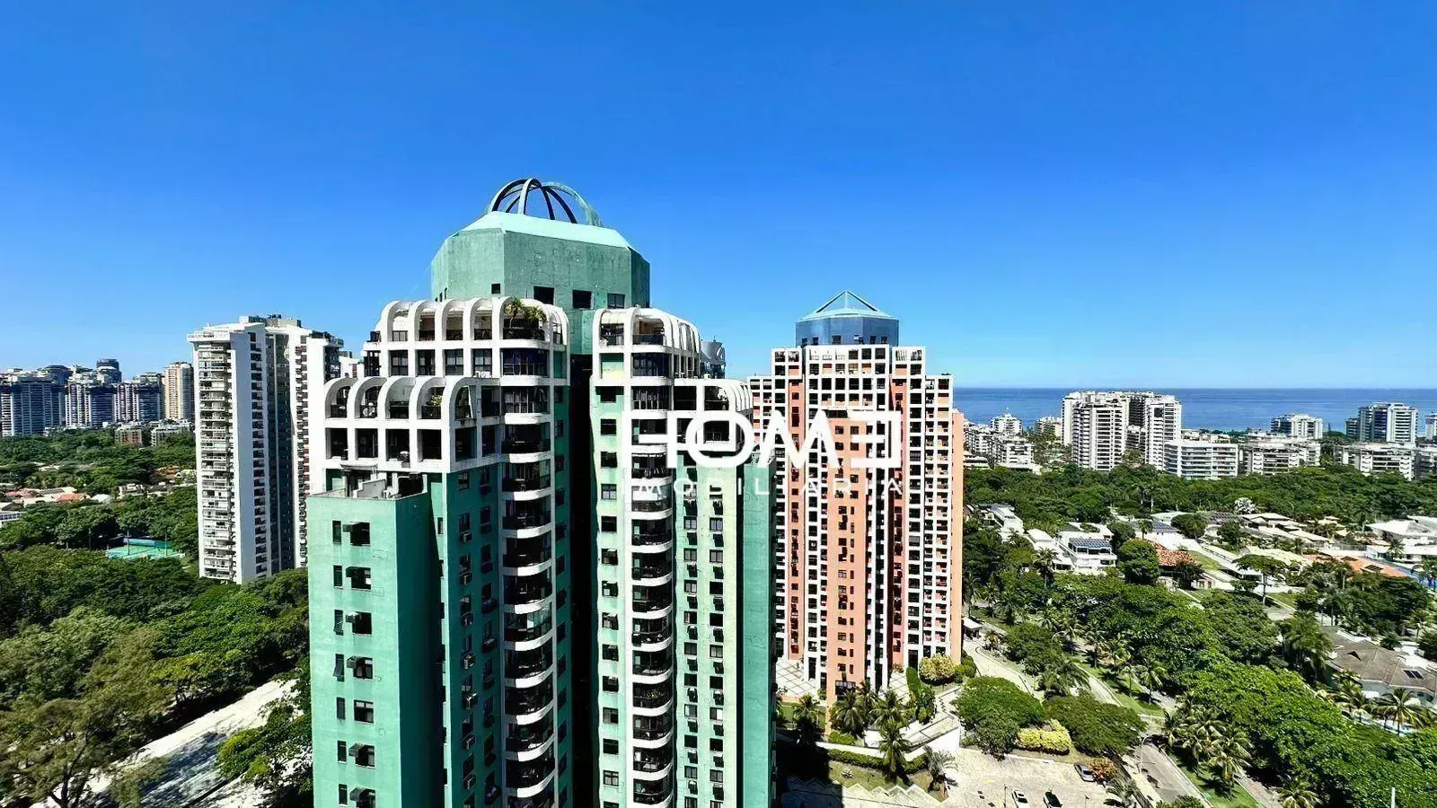 200 m² apartment with 4 bedrooms, 3 en-suite and 2 parking — photo 38