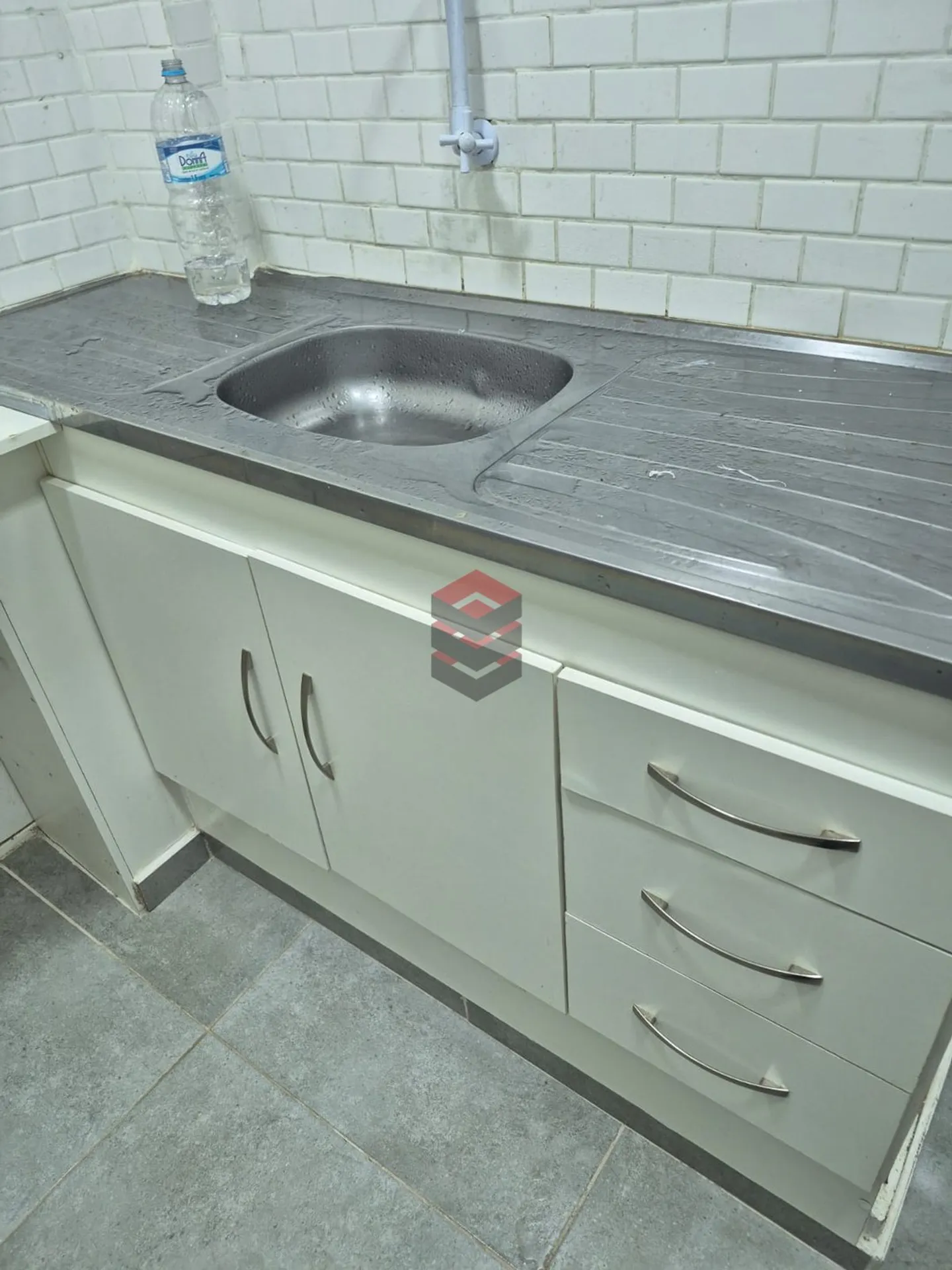 Wood or laminate floors in a one-bedroom apartment, 37 m² — photo 5