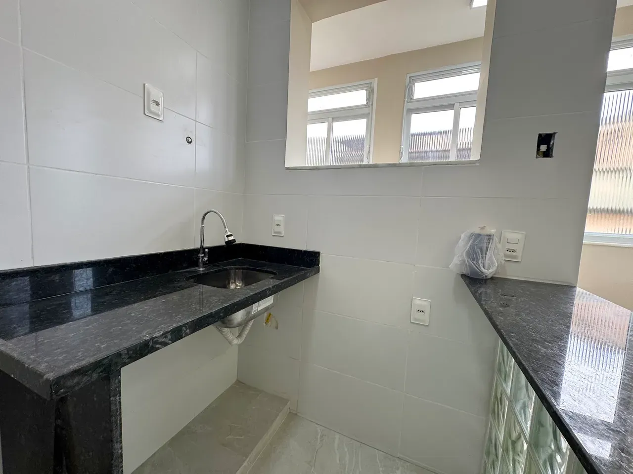 Glass-enclosed balcony in a one-bedroom apartment, 39 m² — photo 6