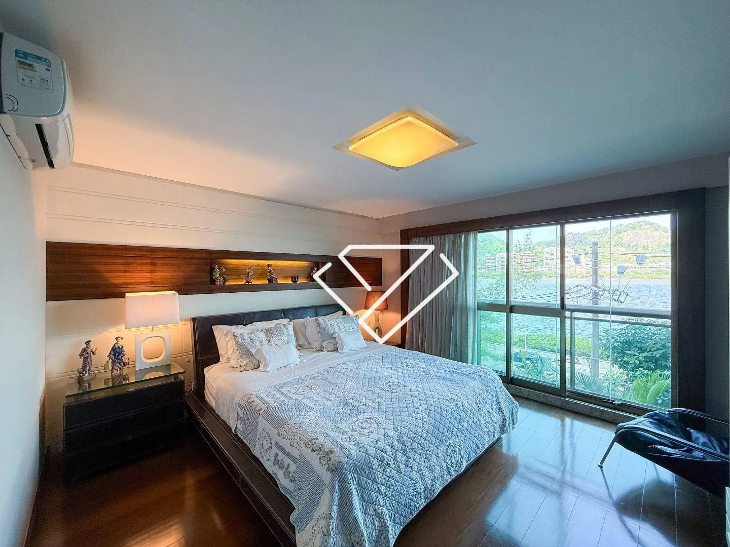 Furnished apartment with 4 en-suites and 258 m² — photo 46