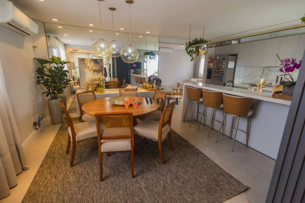 Cobertura duplex de 320 m² com 3 vagas e 3 banheiros