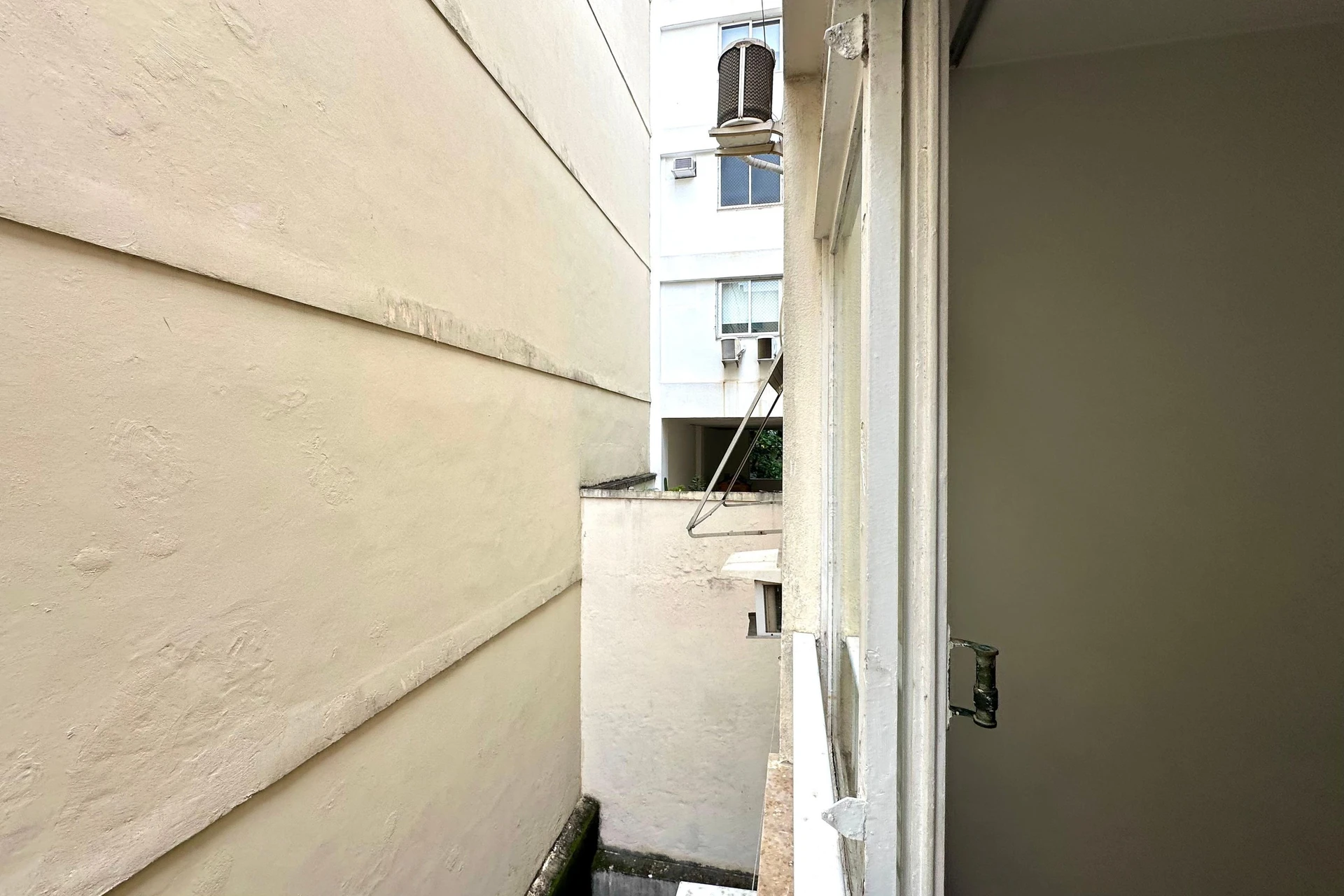 Квартира з 3 спальнями та дерев'яною підлогою або ламінатом — photo 45