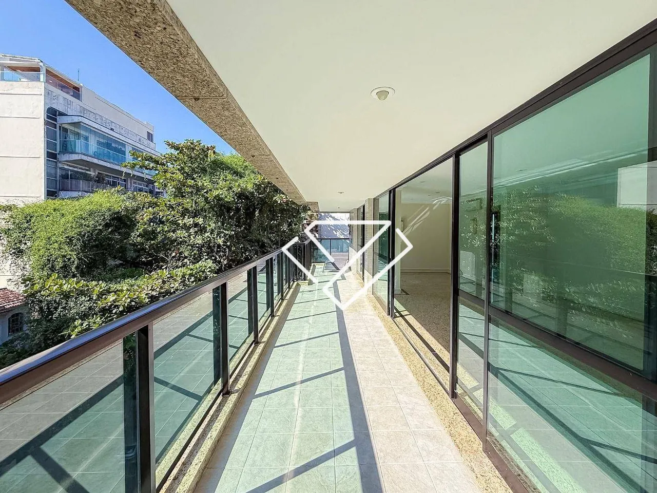 3-bedroom apartment with 165 m² and 3 parking spaces — photo 3