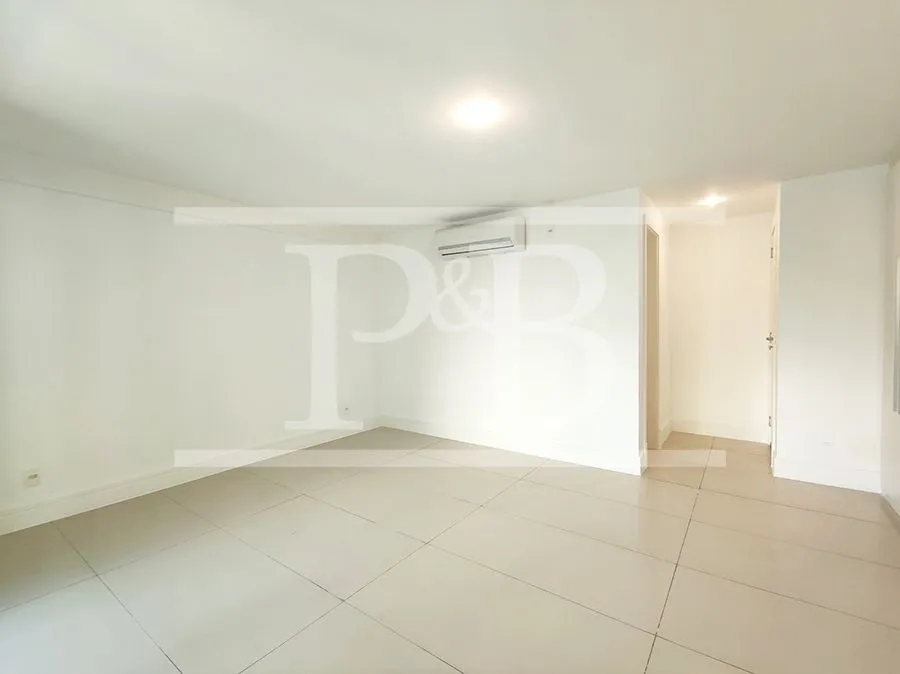4-bedroom apartment with balcony, 300 m² — photo 7
