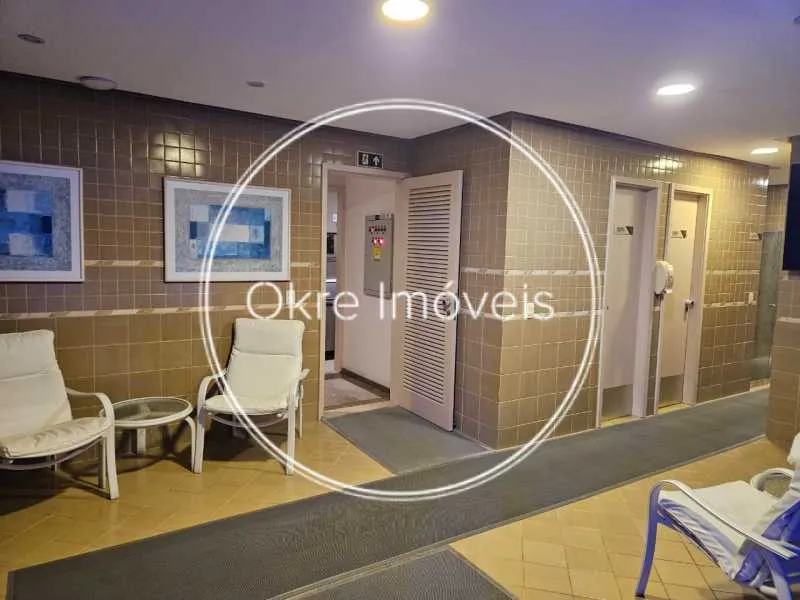 Furnished 1-bedroom apartment with open-plan kitchen — photo 18