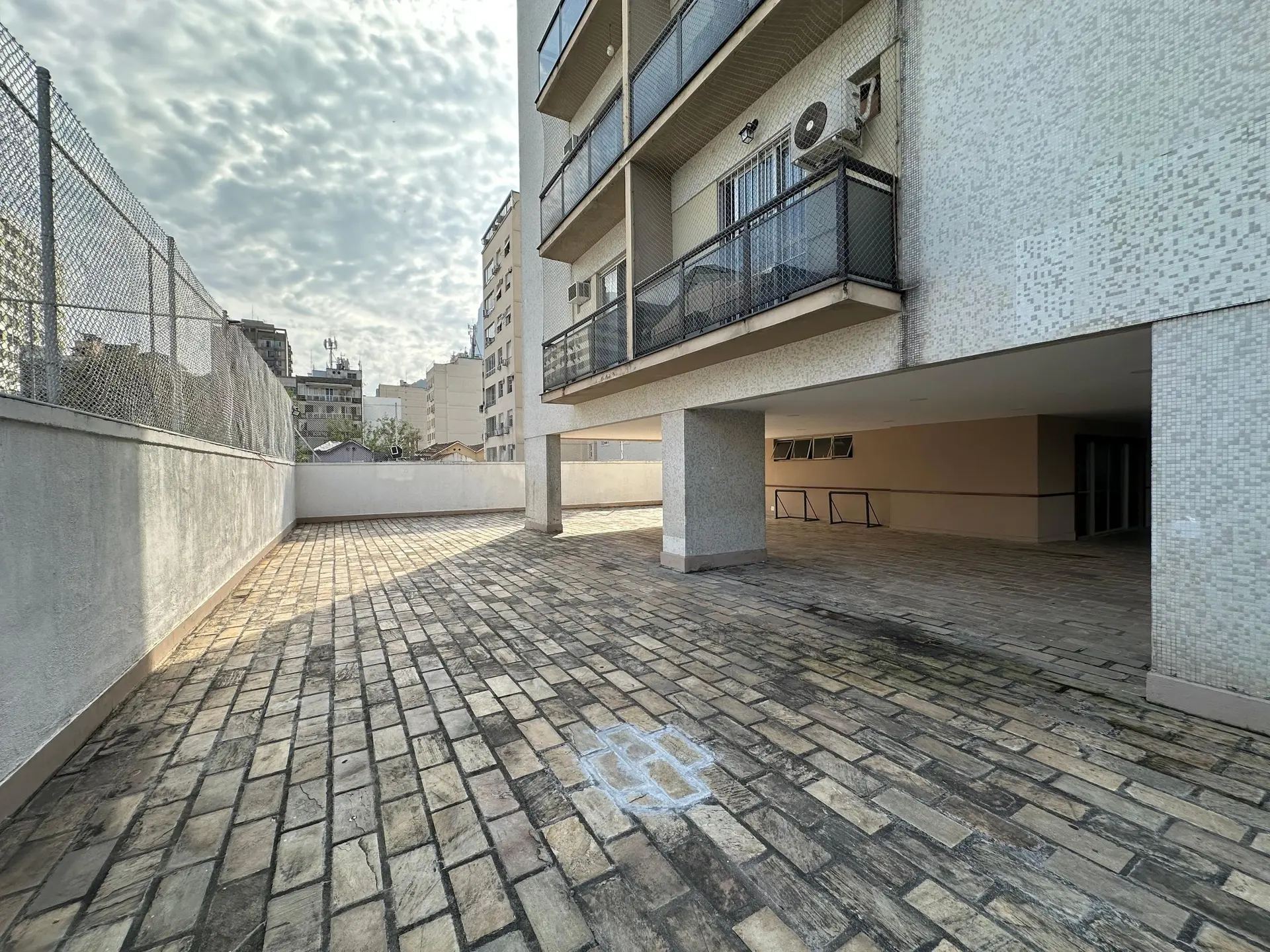 Квартира 82 м² із заскленим балконом та видом на гори — photo 10