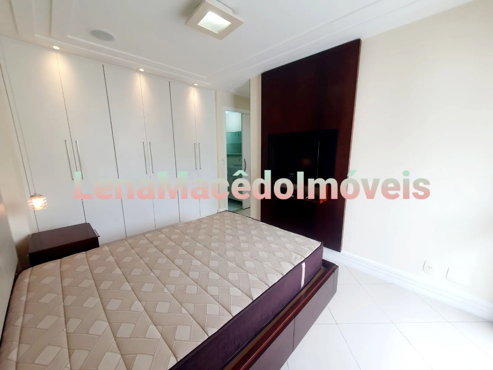 2-bedroom apartment with 2 bathrooms and a balcony — photo 28
