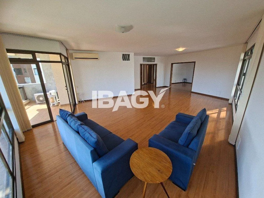 302 m² apartment with a water view and a bathtub — photo 3