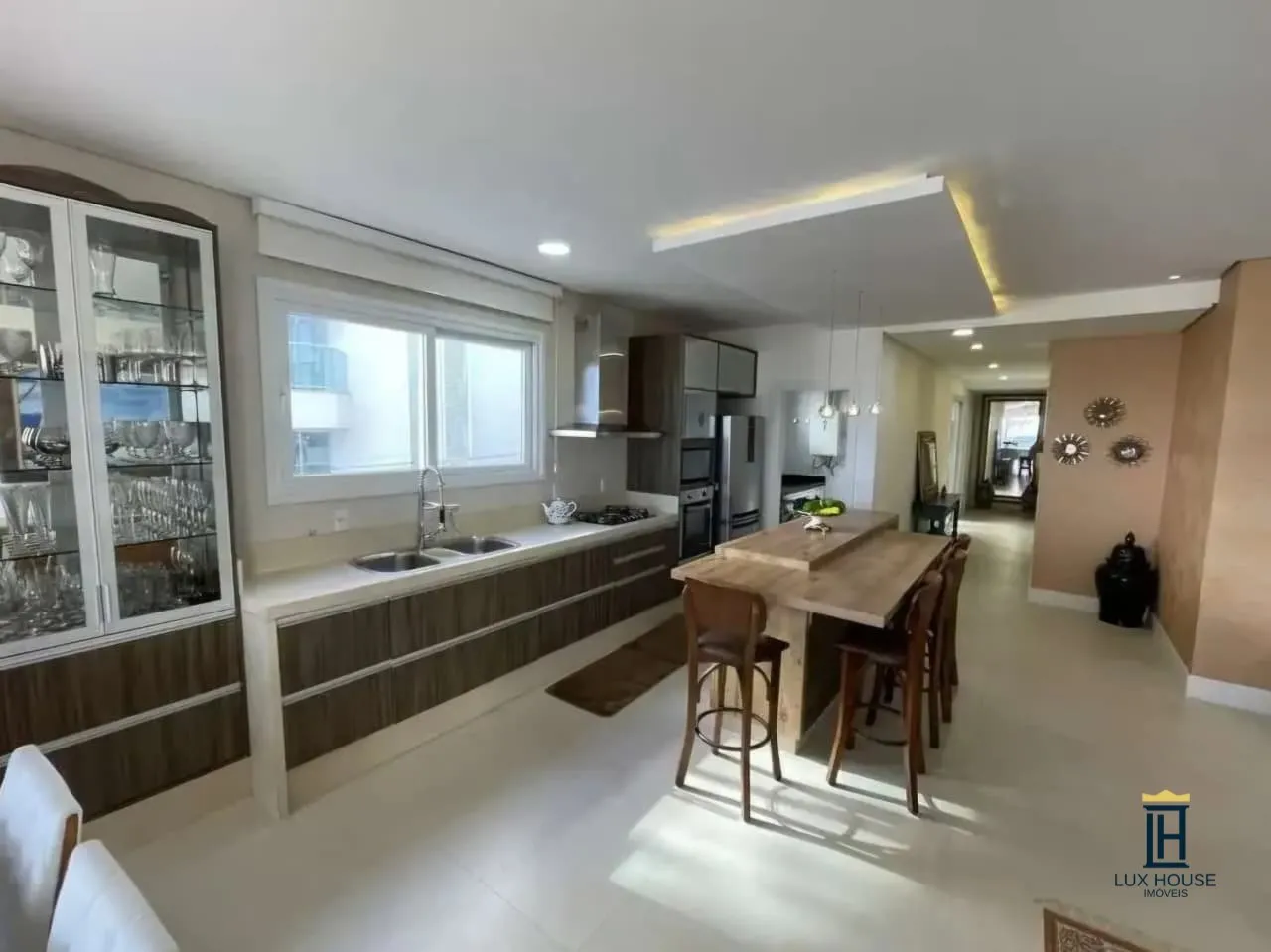 Квартира 215 м² с 3 спальнями и 2 парковками — photo 2