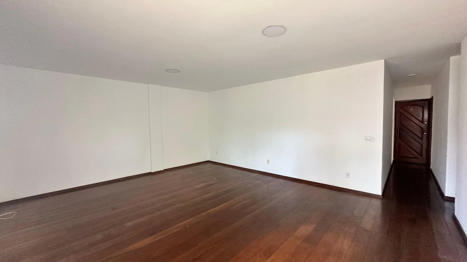 Apartment with built-in wardrobes and a balcony — photo 26