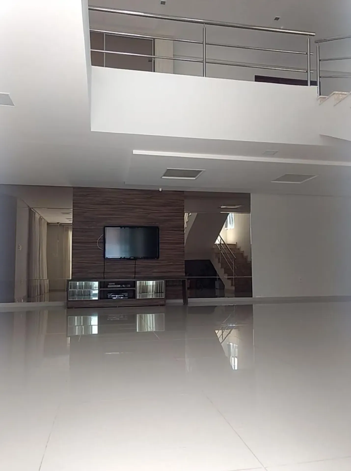 Furnished house with a closed kitchen and 5 suites