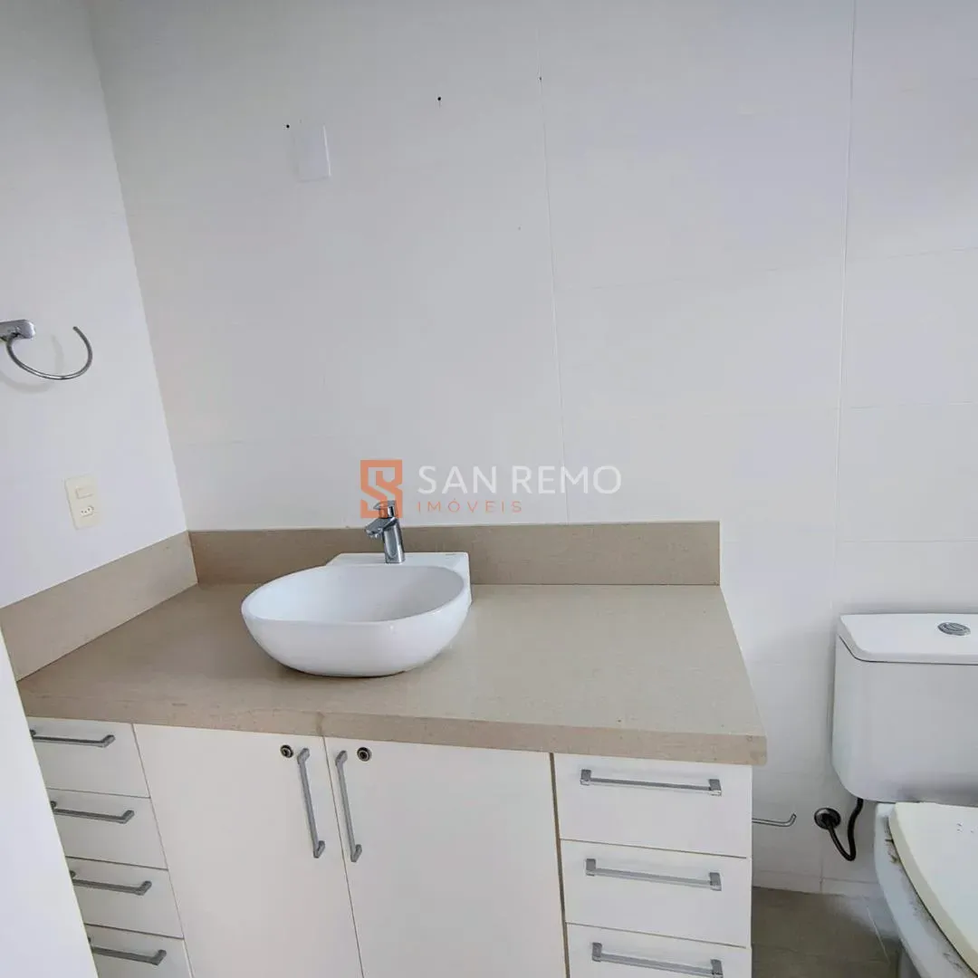 Дом с 3 спальнями и 2 ванными, 4 парковки и 718 м² — photo 36