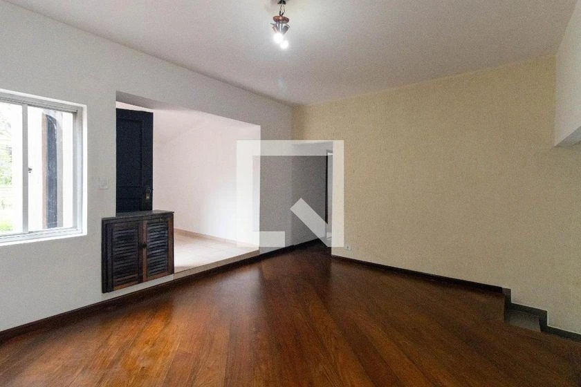 3-bedroom house with wood or laminate floors in Curitiba — photo 5